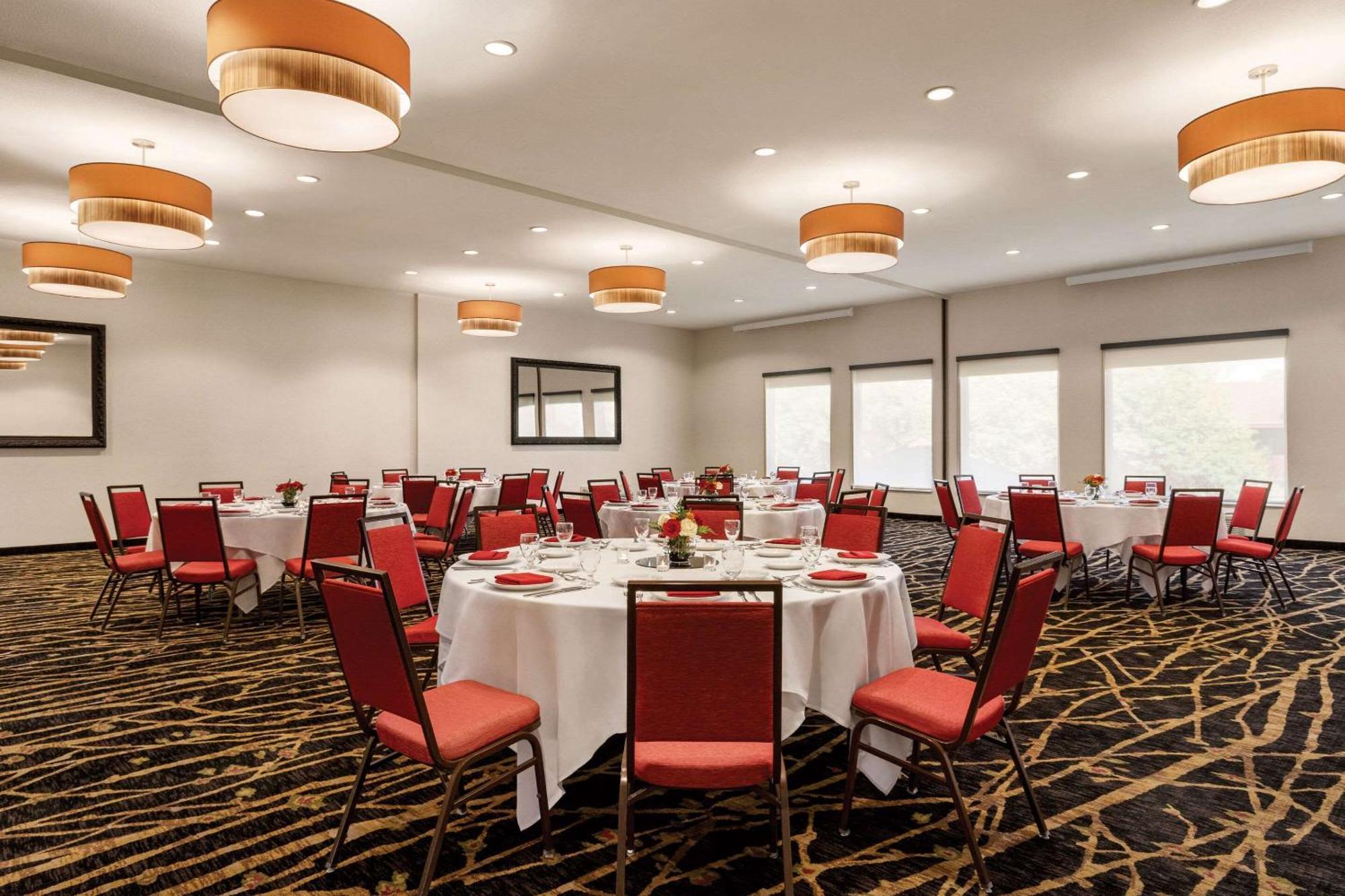 Radisson Hotel Colorado Springs Airport 외부 사진
