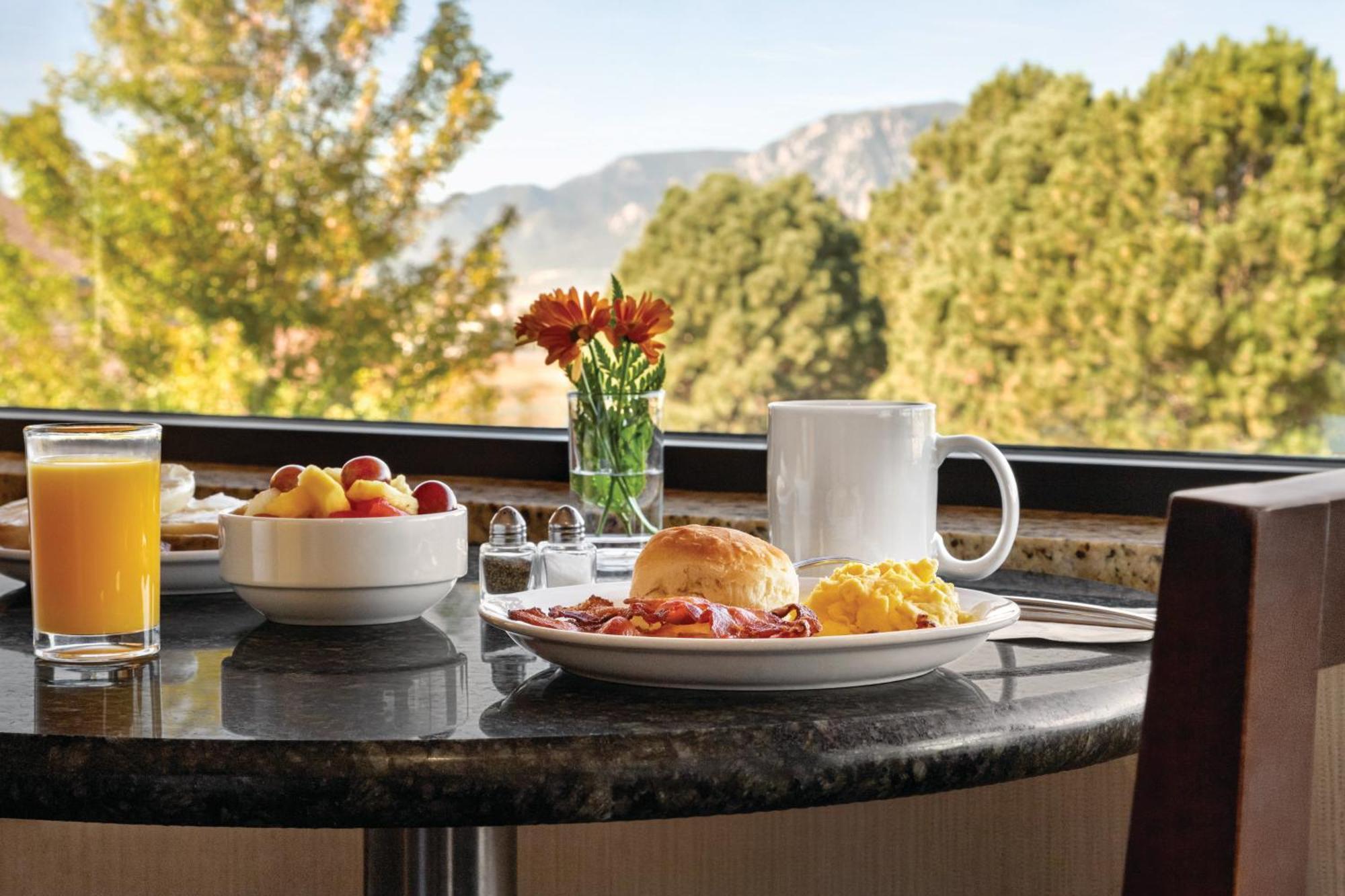 Radisson Hotel Colorado Springs Airport 외부 사진