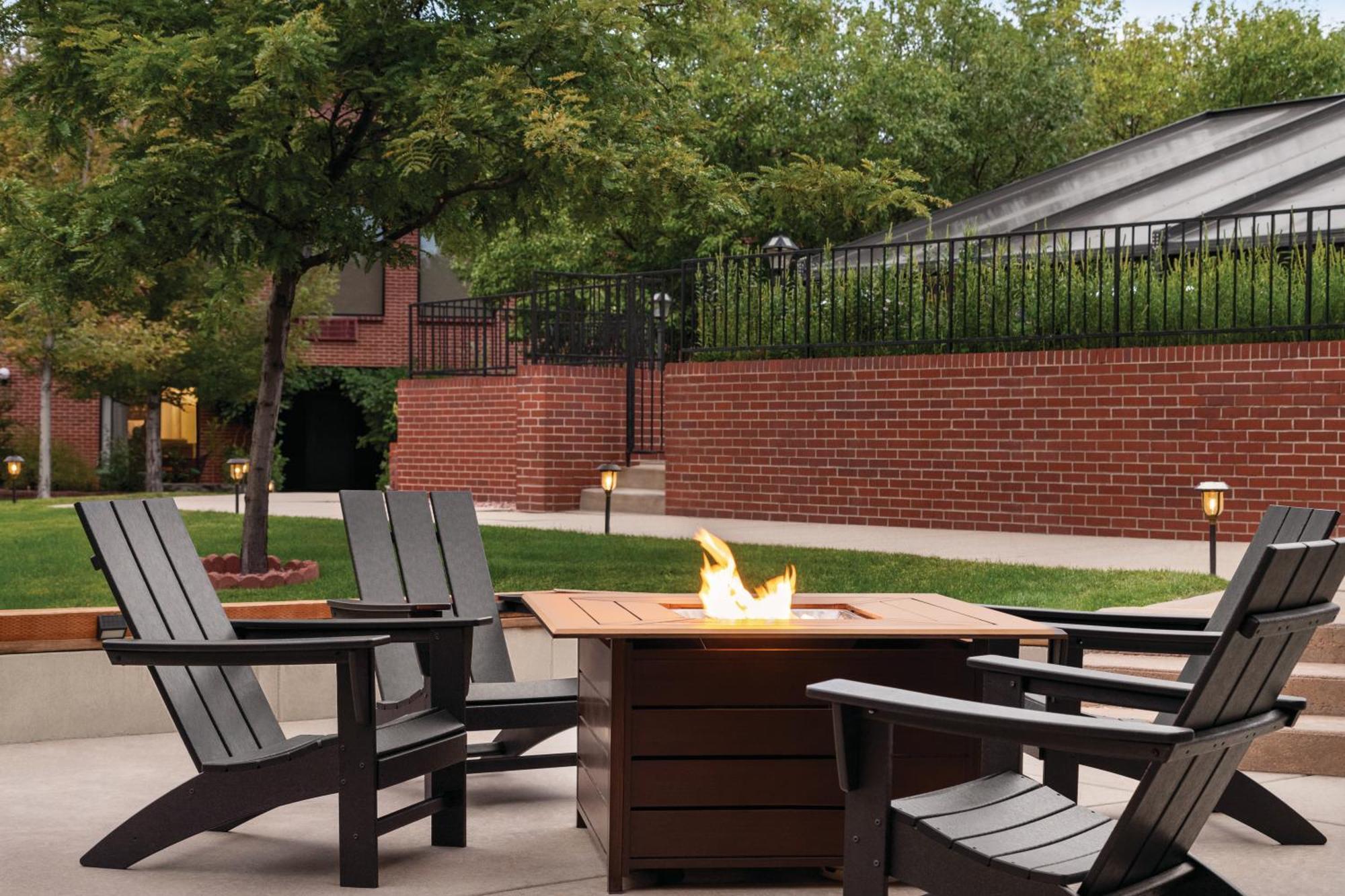 Radisson Hotel Colorado Springs Airport 외부 사진